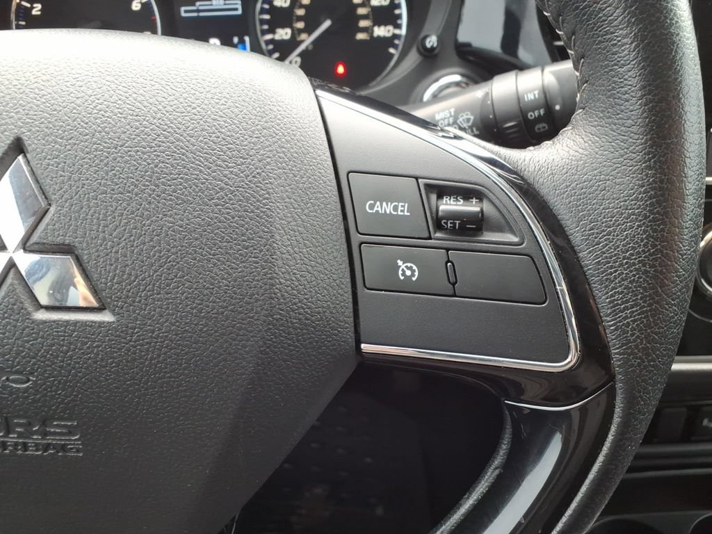 Used 2019 Mitsubishi Outlander SEL AWD/4WD image 35