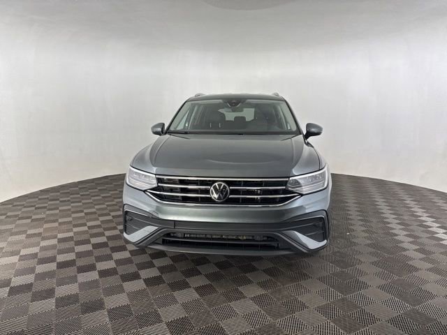 Used 2024 Volkswagen Tiguan SE image 3