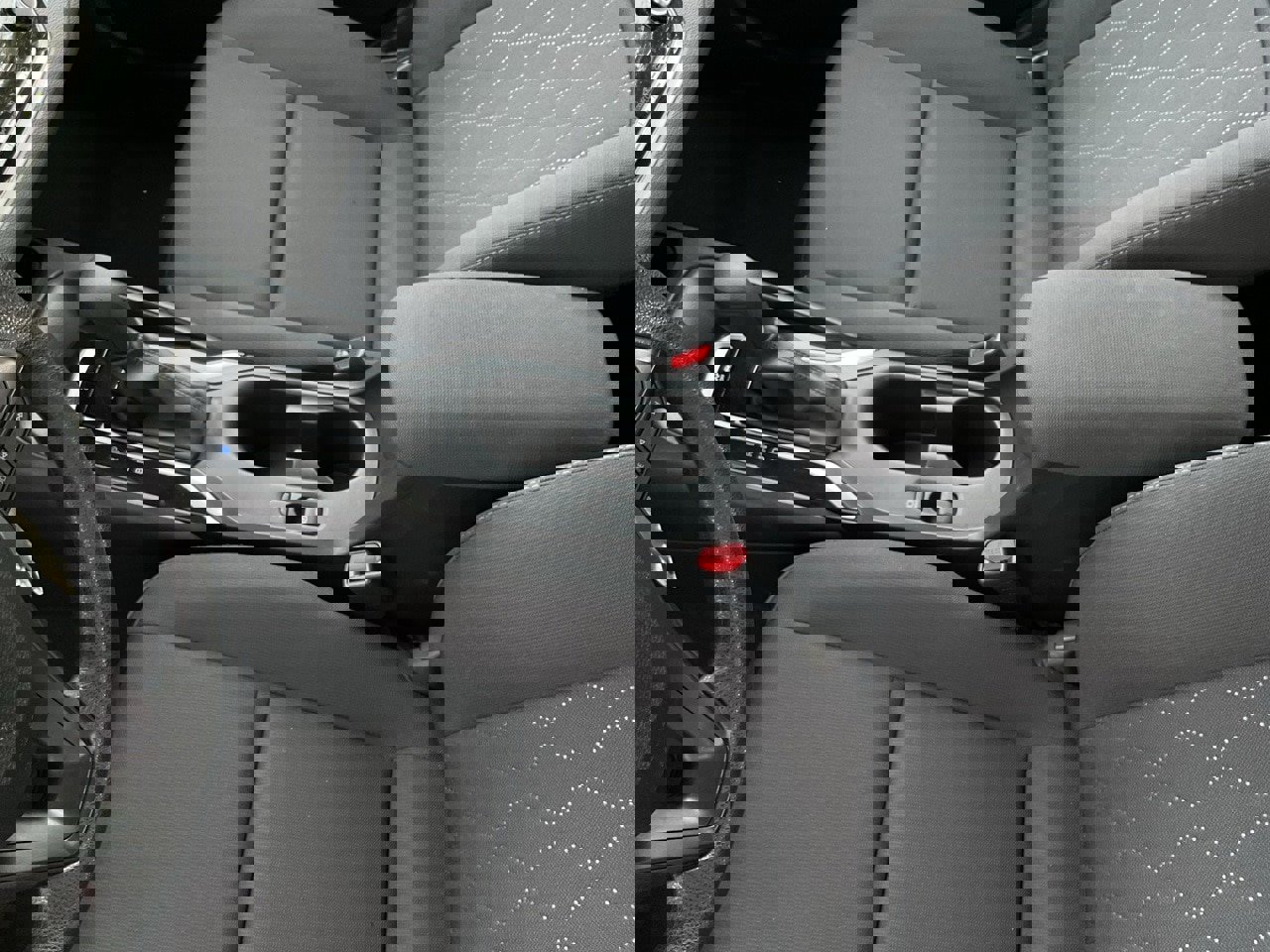 Used 2025 Toyota Corolla LE image 32