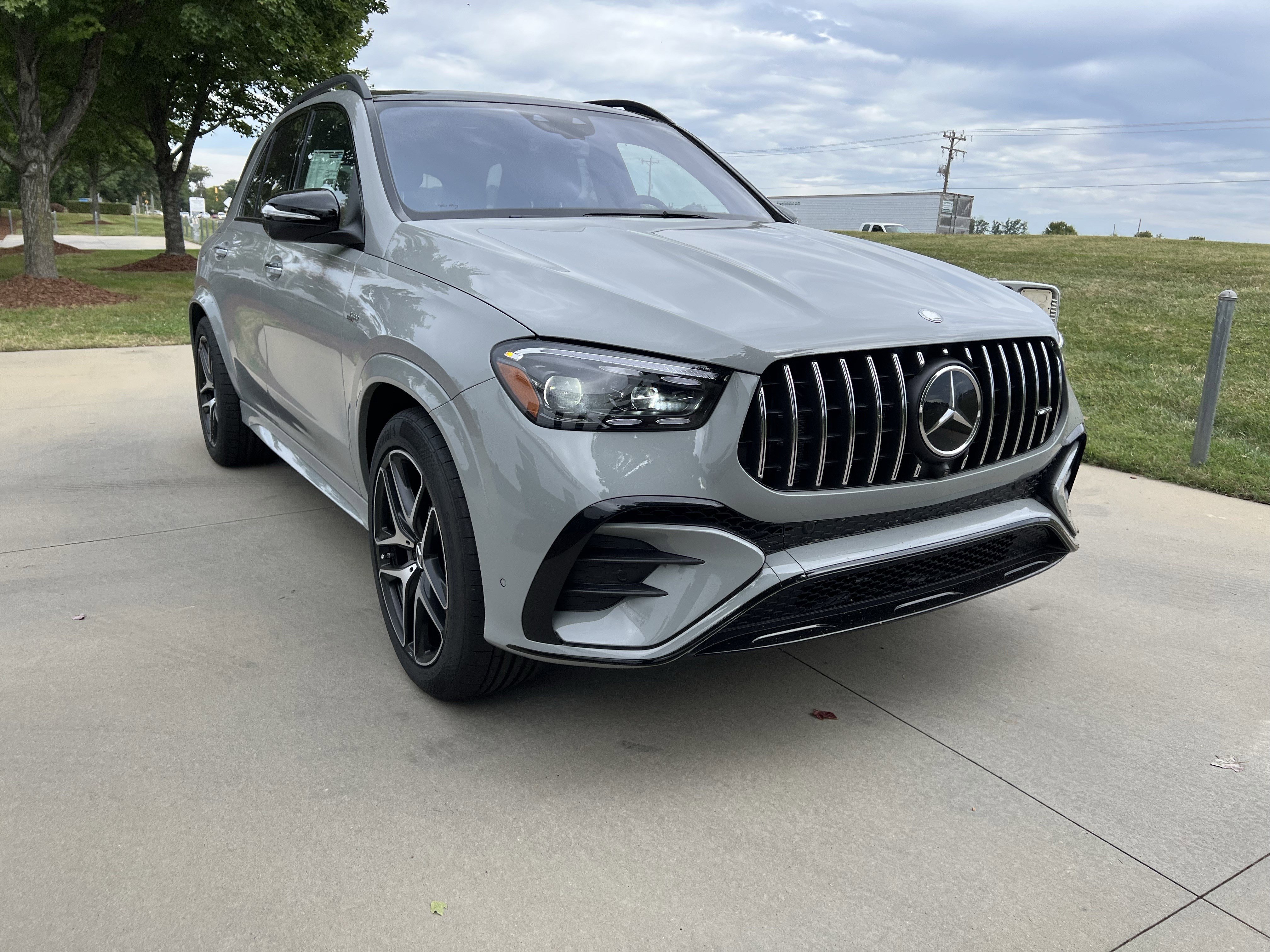 New 2026 Mercedes-Benz GLE 53 AMG 4MATIC image 2