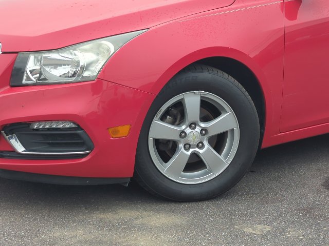 Used 2015 Chevrolet Cruze LT FWD image 2