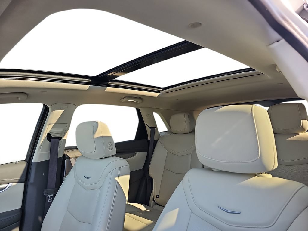 Used 2022 Cadillac XT5 Premium Luxury w/ LPO, Floor Liner Package FWD image 29