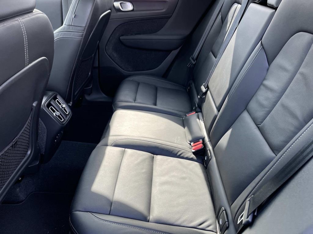 Used 2023 Volvo XC40 B5 Ultimate w/ Climate Package image 19