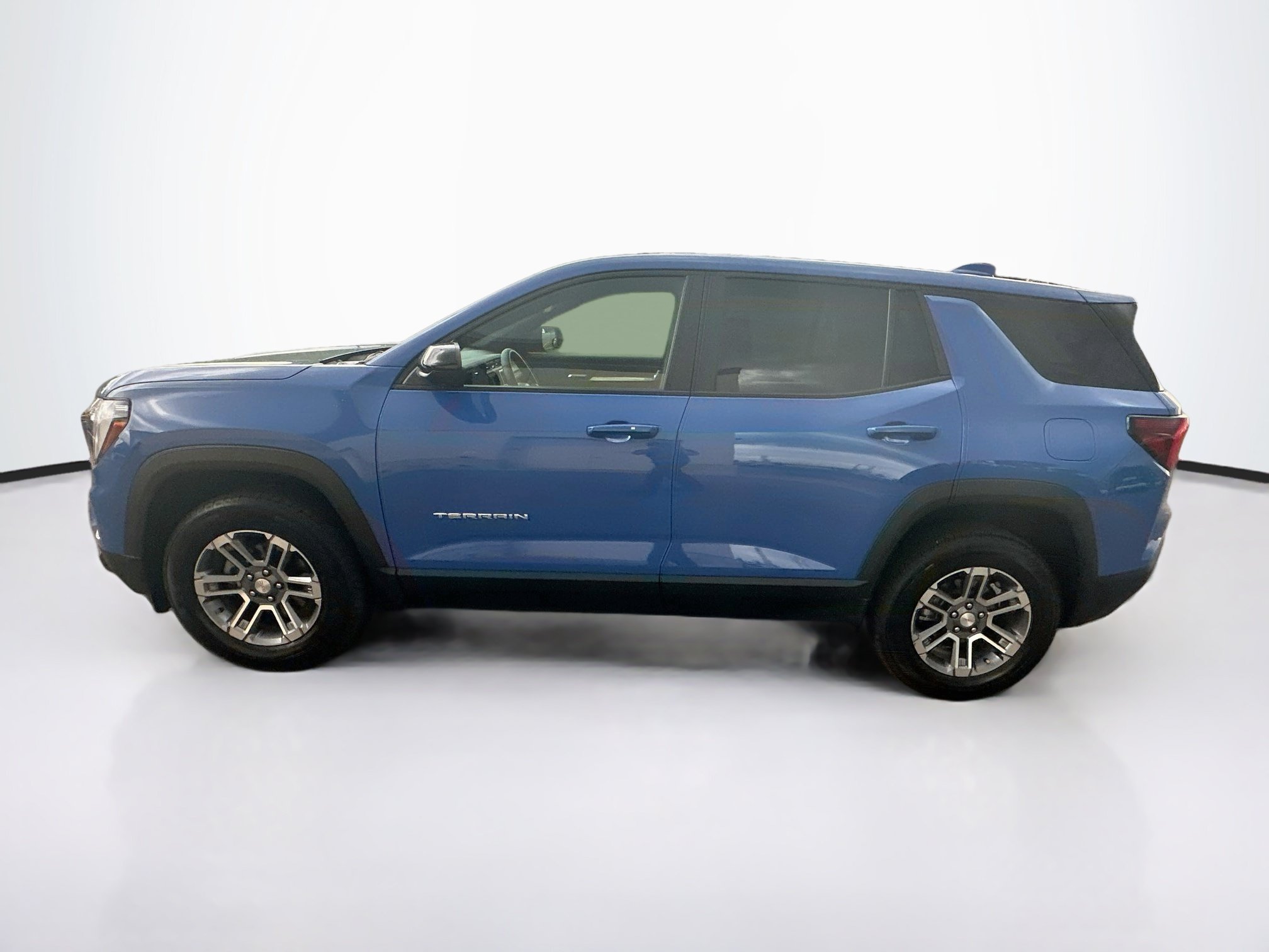 Used 2025 GMC Terrain Elevation w/ Technology Package II AWD/4WD image 4