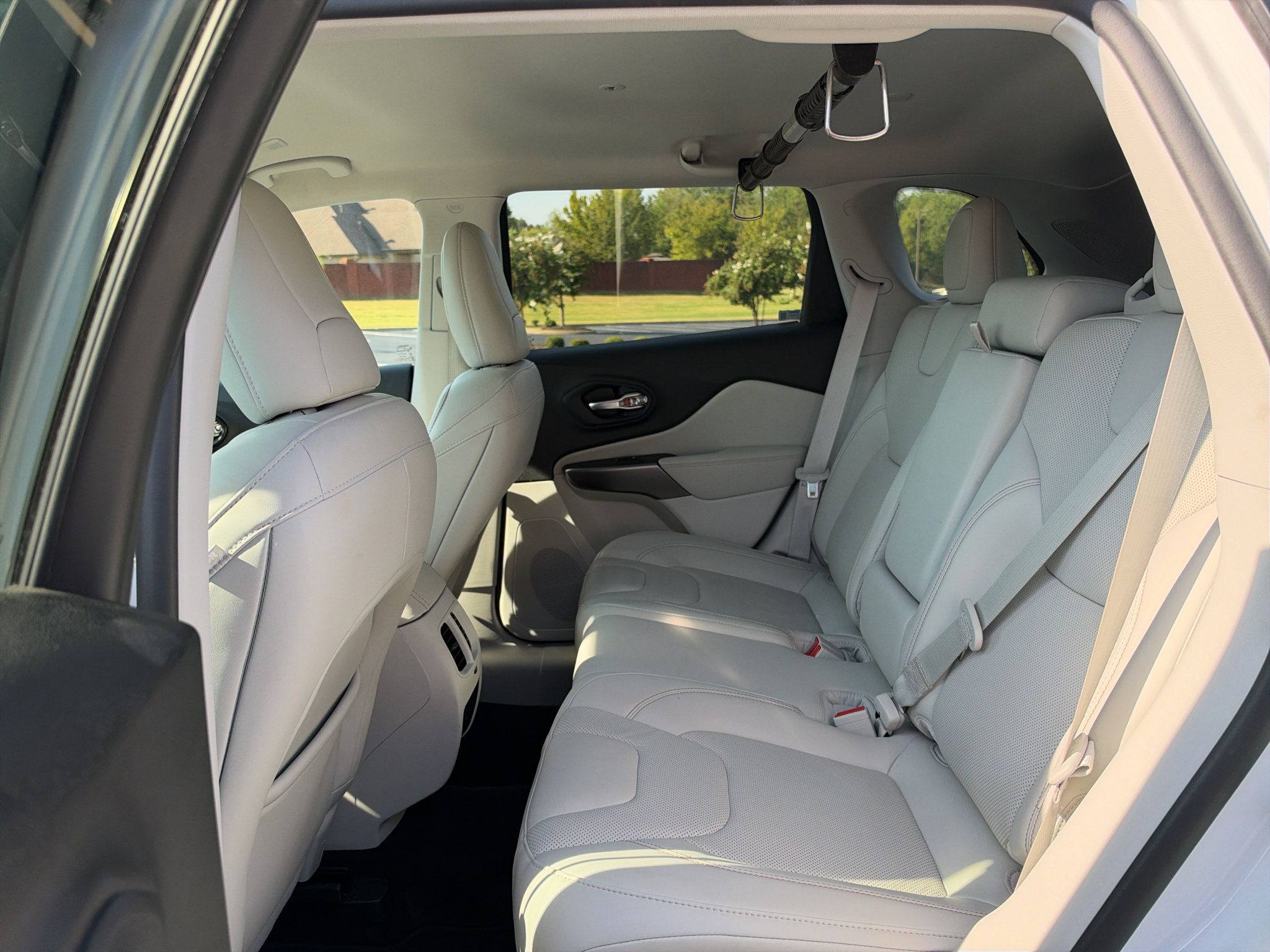 Used 2020 Jeep Cherokee Latitude Lux w/ Quick Order Package 2YH Lux FWD image 15