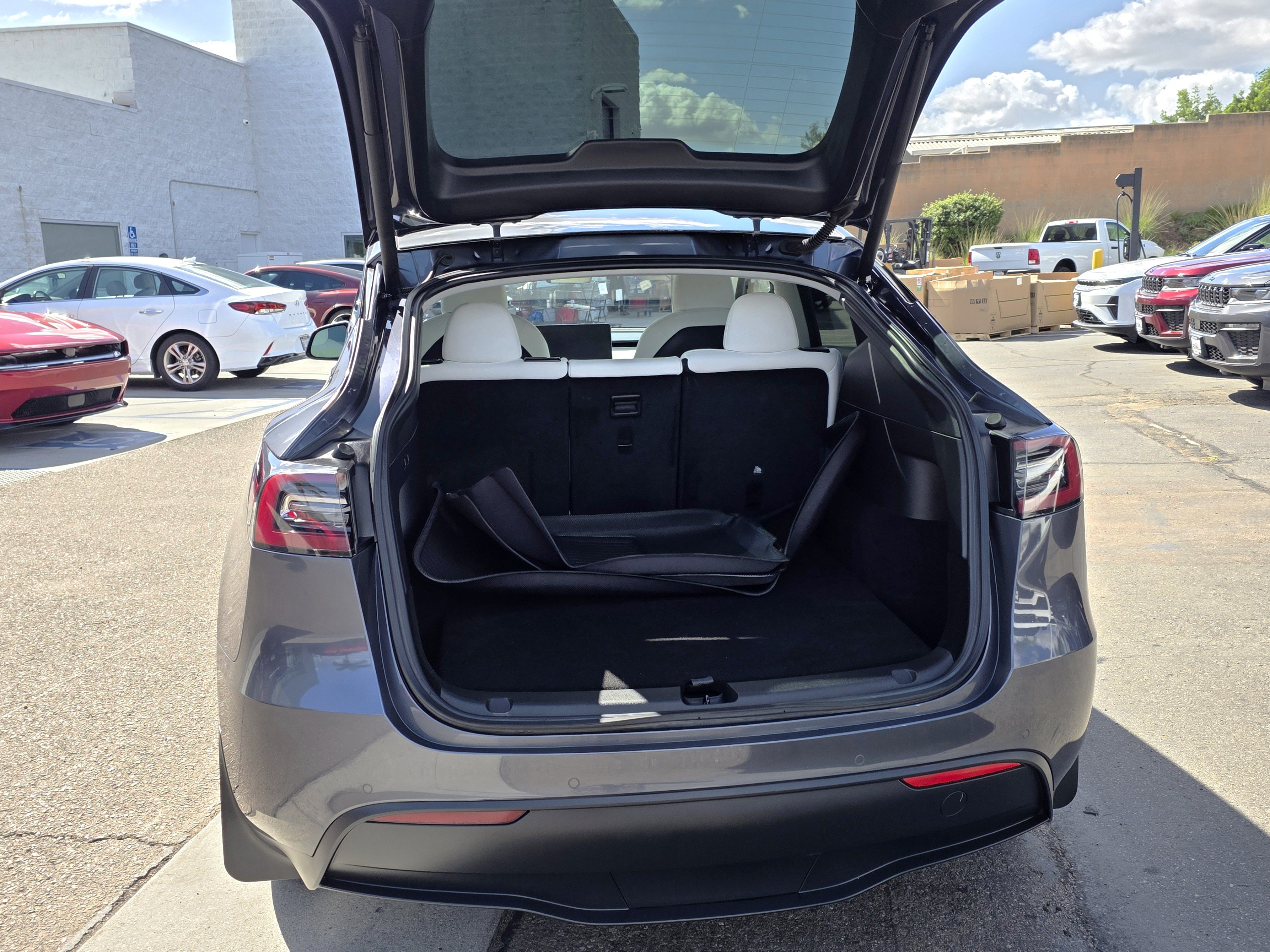 Used 2021 Tesla Model Y Long Range AWD/4WD image 21