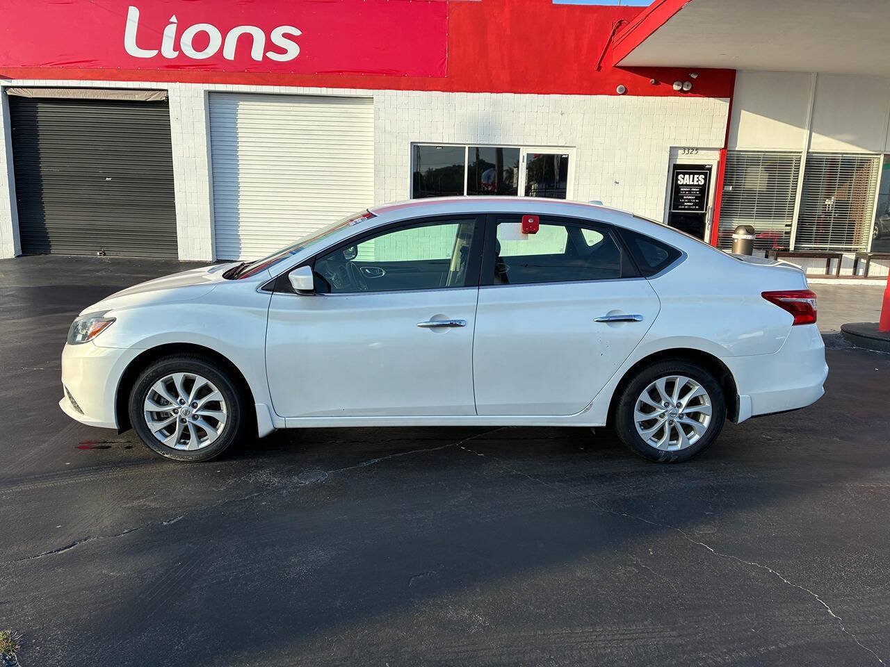 Used 2018 Nissan Sentra SV FWD image 2
