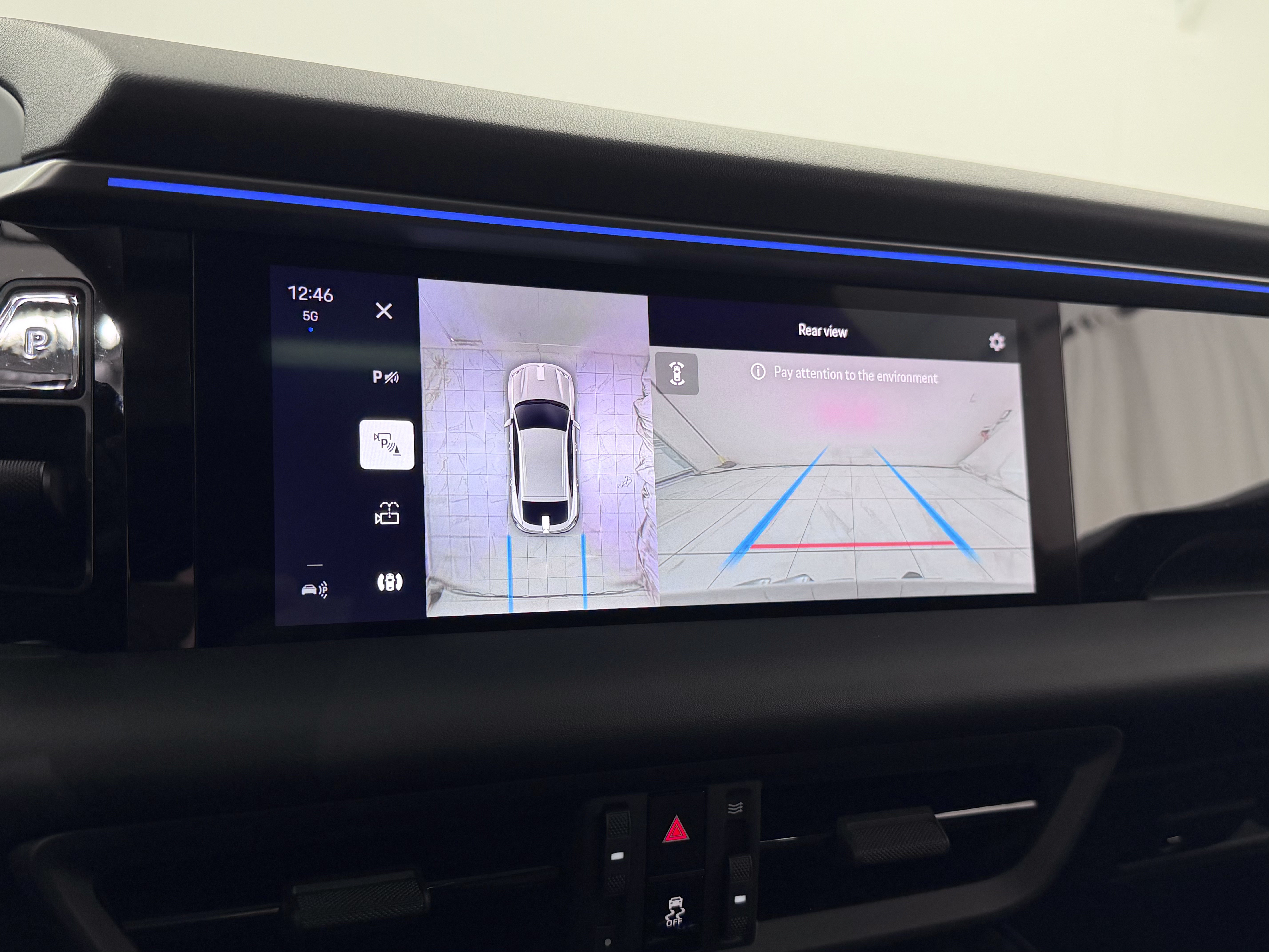 Certified 2025 Porsche Macan Electric RWD image 42