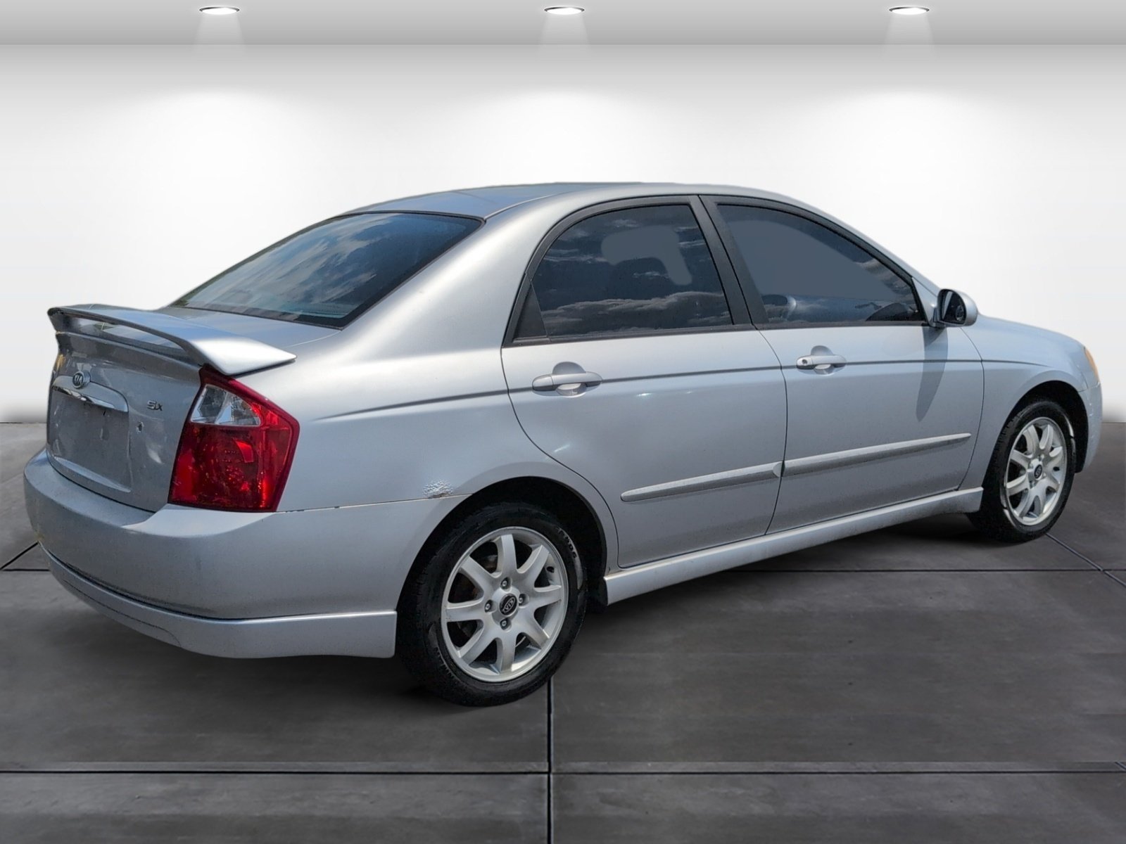 Used 2005 Kia Spectra LX FWD image 5