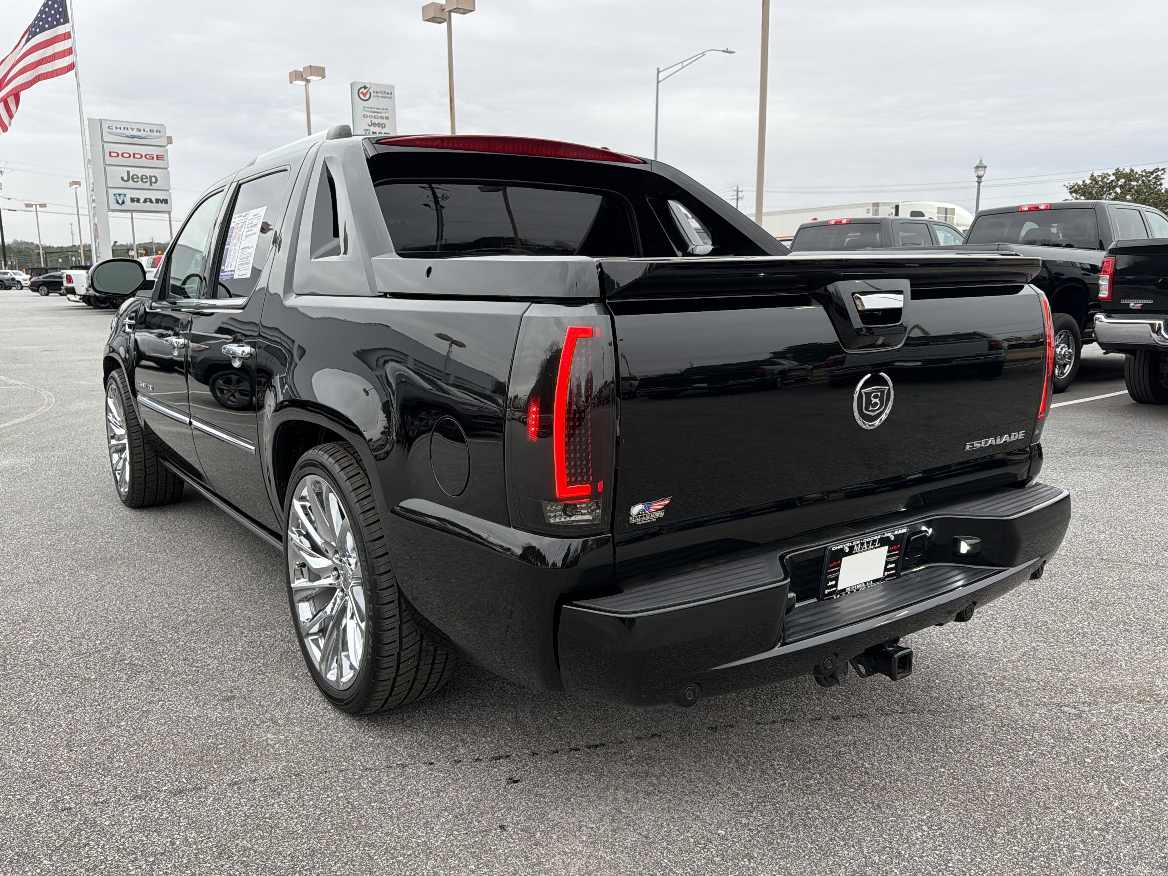 Used 2013 Cadillac Escalade EXT Premium image 8