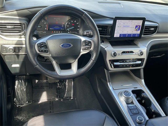 Used 2022 Ford Explorer XLT w/ Equipment Group 202A image 6