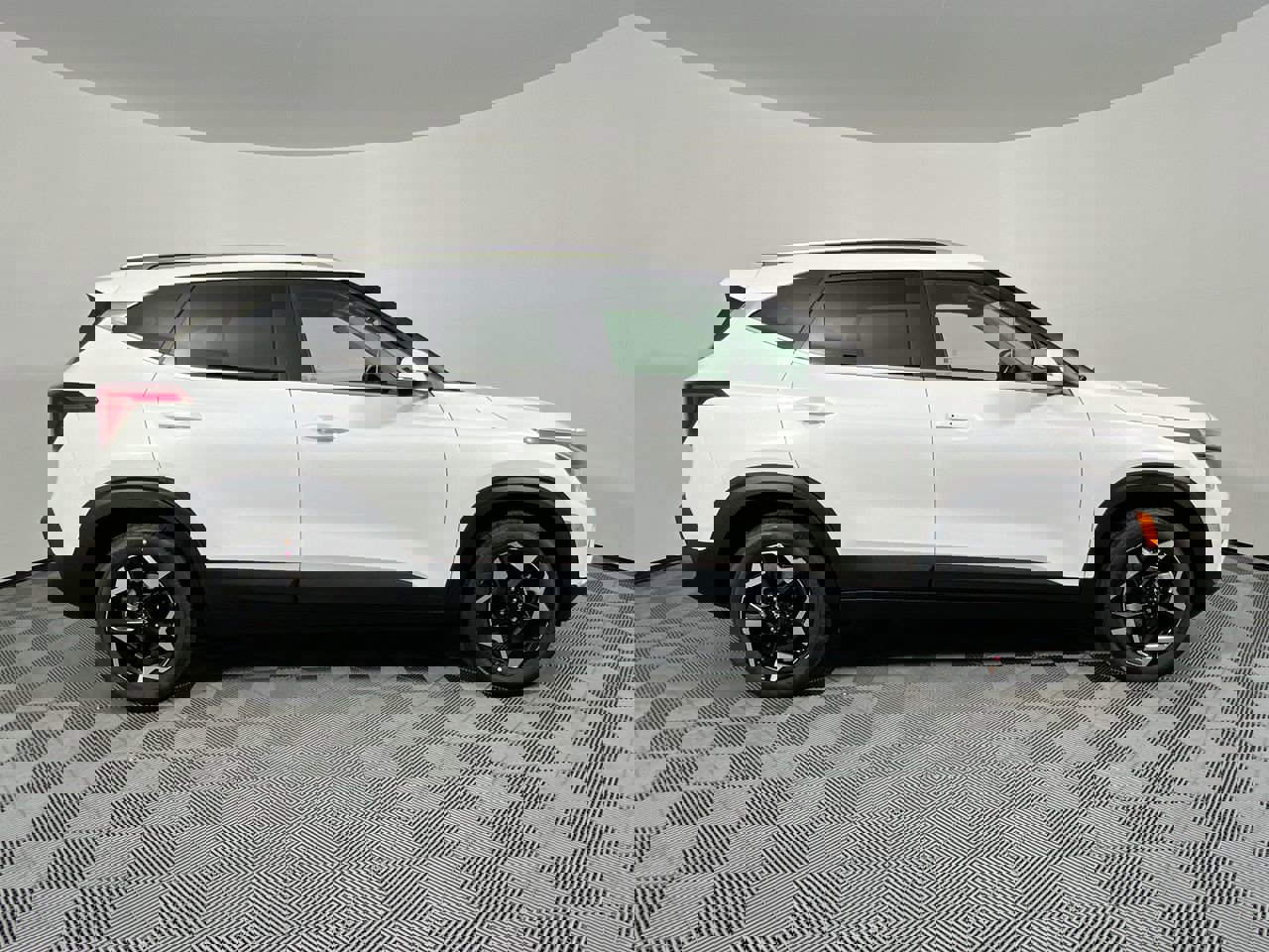 Certified 2024 Kia Seltos EX image 2