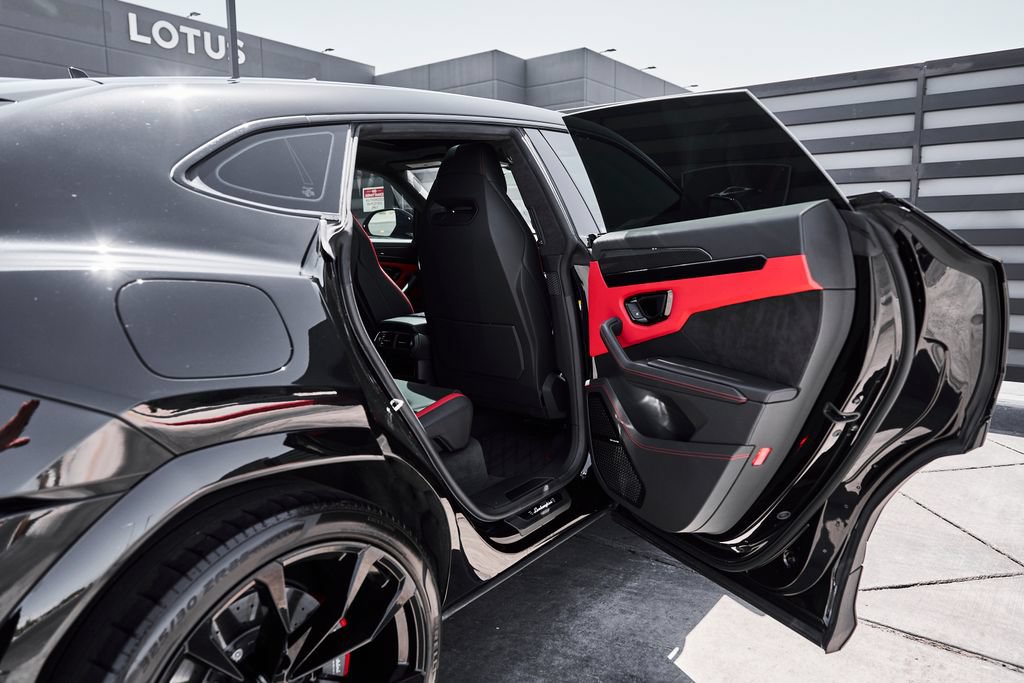 Used 2023 Lamborghini Urus S AWD/4WD image 25