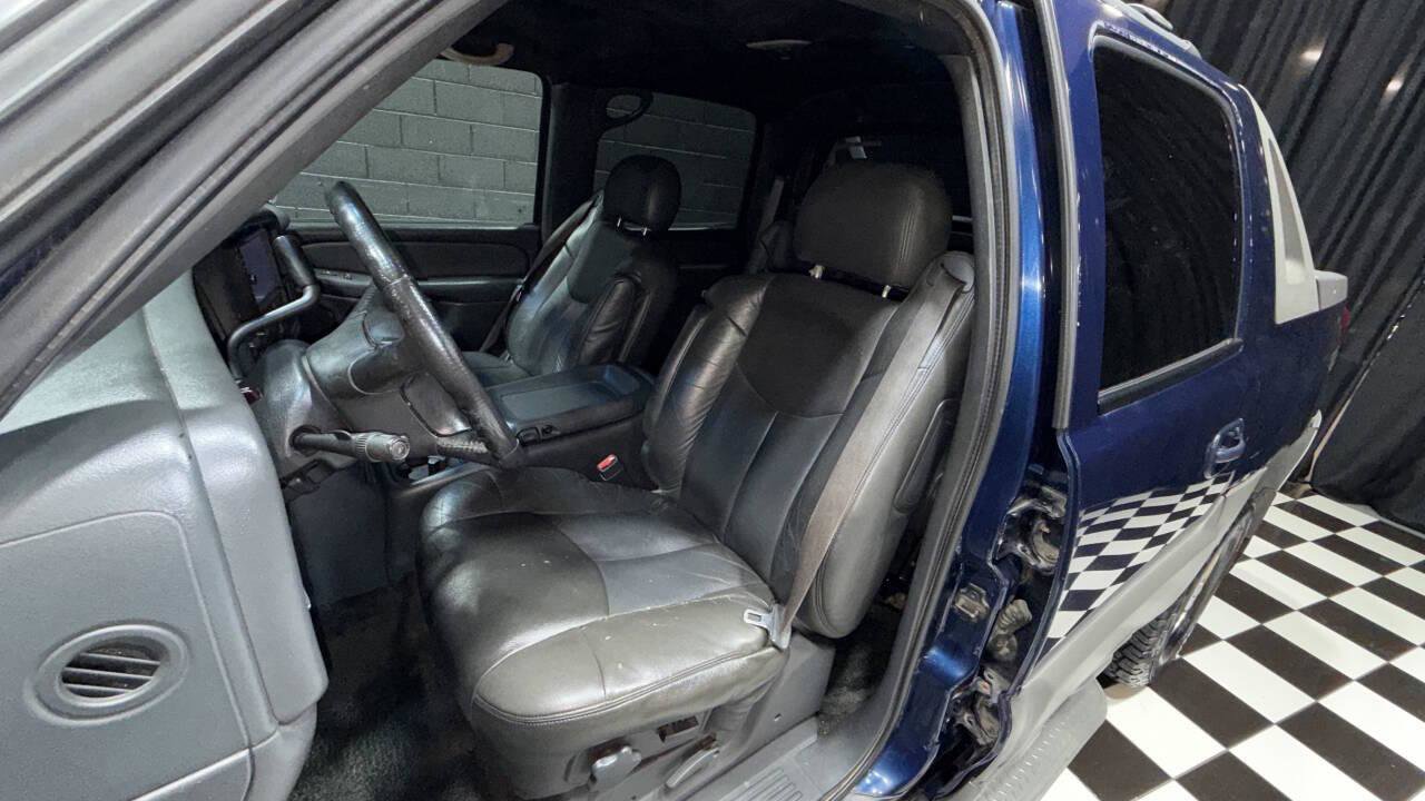 Used 2002 Chevrolet Avalanche 1500 4dr 4WD Crew Cab SB w/ Off-Road Suspension Pkg image 15