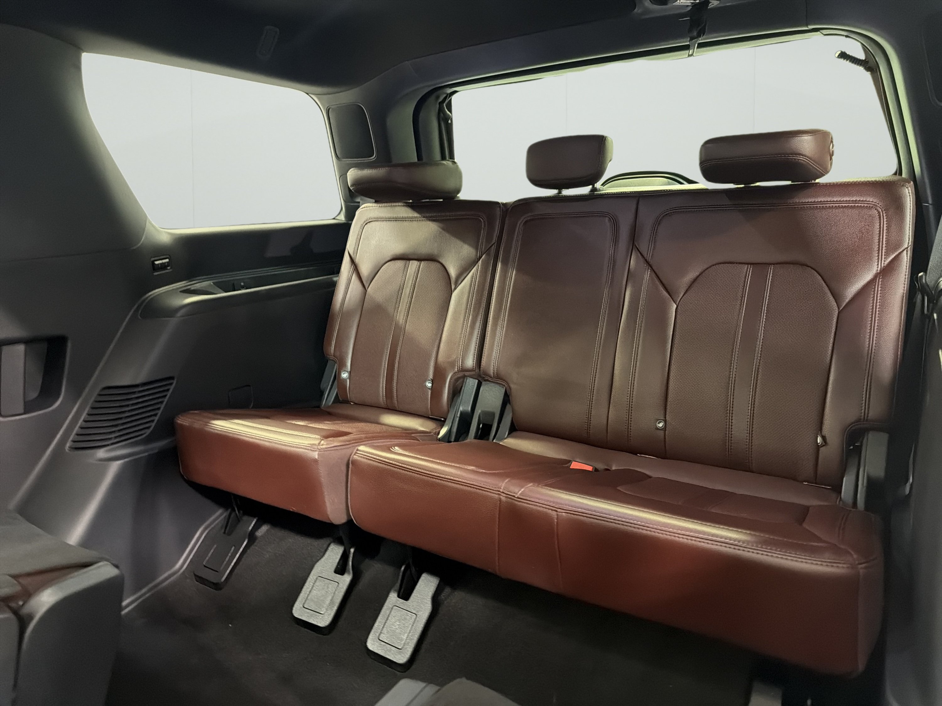 Used 2024 Ford Expedition Limited AWD/4WD image 11