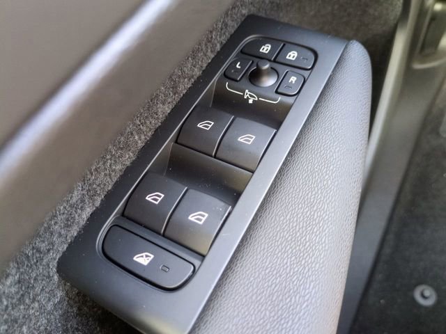 Used 2024 Volvo C40 Recharge Core w/ Climate Package image 23