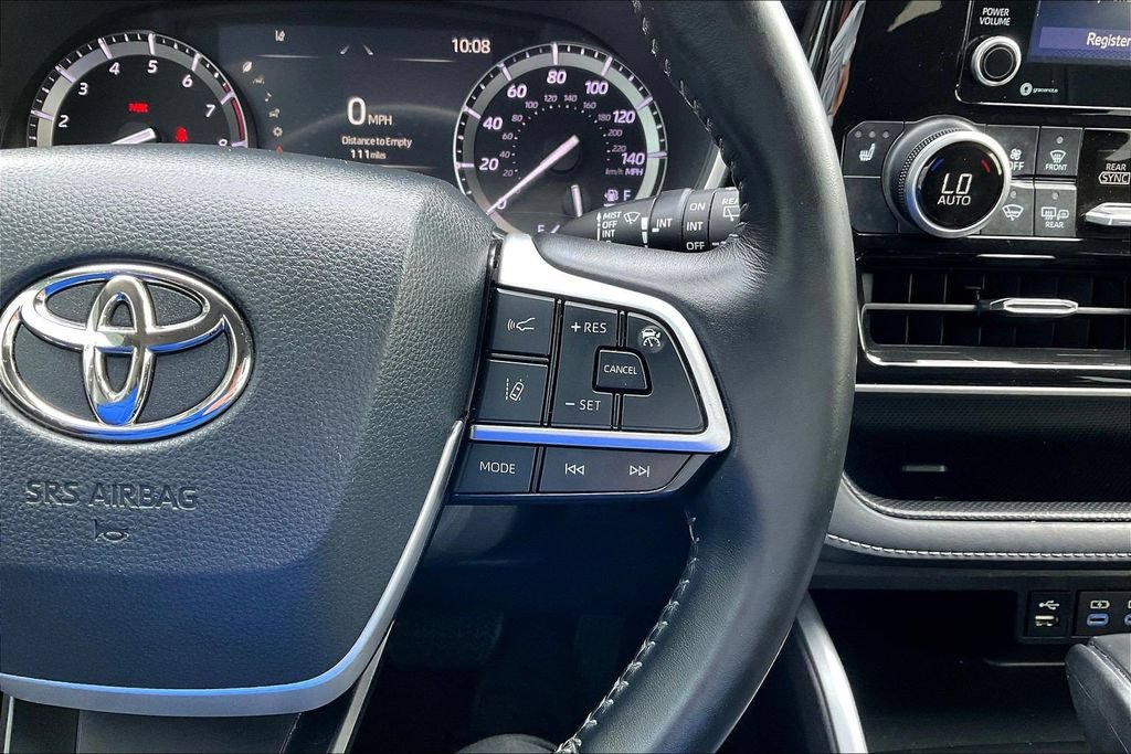 Used 2022 Toyota Highlander XLE FWD image 14