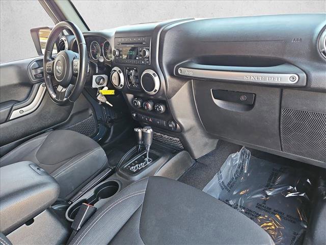 Used 2017 Jeep Wrangler Unlimited Sahara w/ Connectivity Group image 24