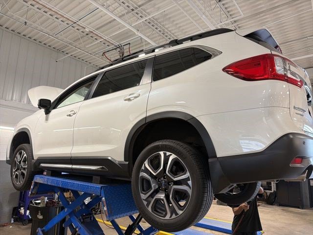 Used 2023 Subaru Ascent Limited w/ Technology Package AWD/4WD image 5