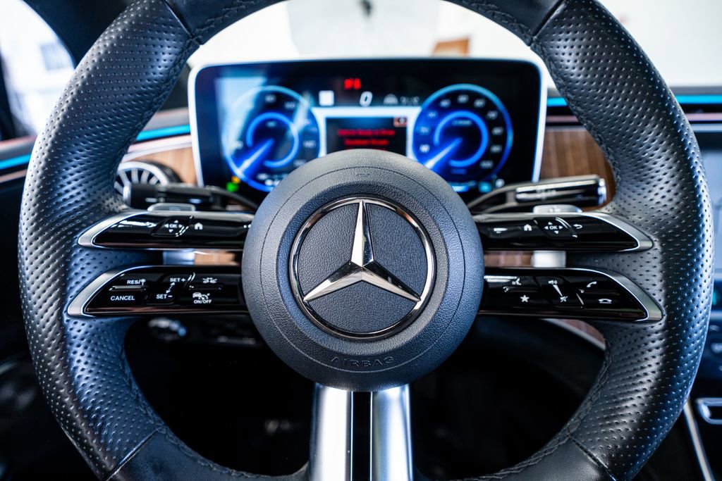 Used 2023 Mercedes-Benz EQE 500 4MATIC Sedan image 39