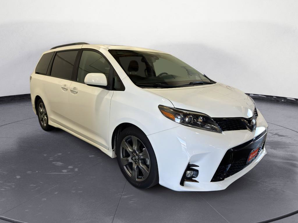 Used 2018 Toyota Sienna SE Premium FWD image 1