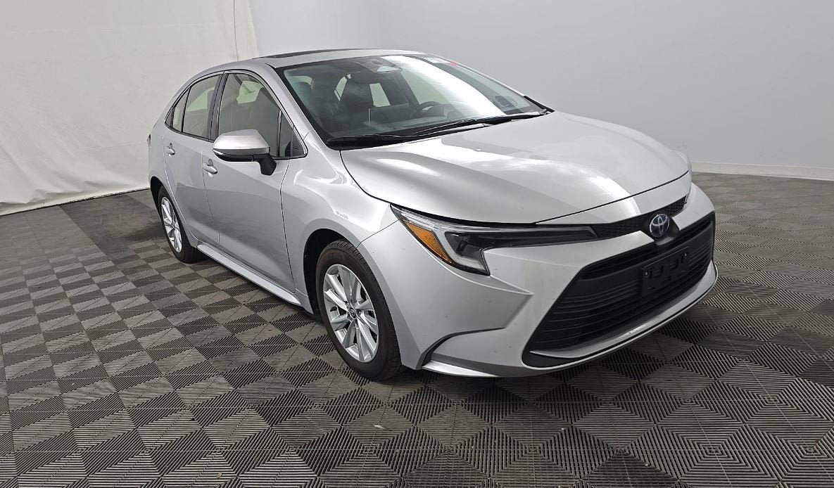 New 2025 Toyota Corolla LE FWD image 2