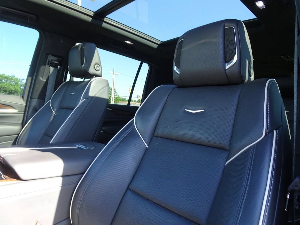 Used 2022 Cadillac Escalade ESV Premium Luxury w/ LPO, Radiant Package AWD/4WD image 10
