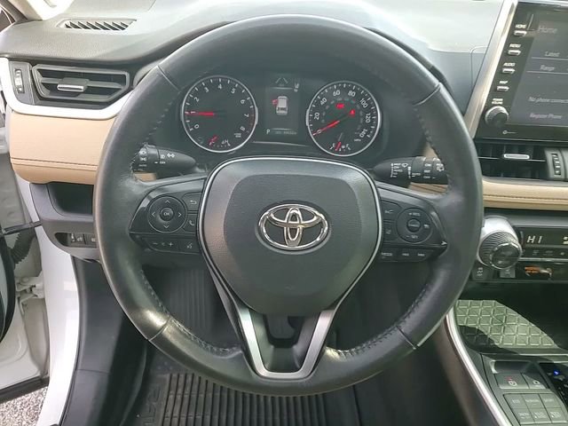 Used 2022 Toyota RAV4 XLE Premium image 14