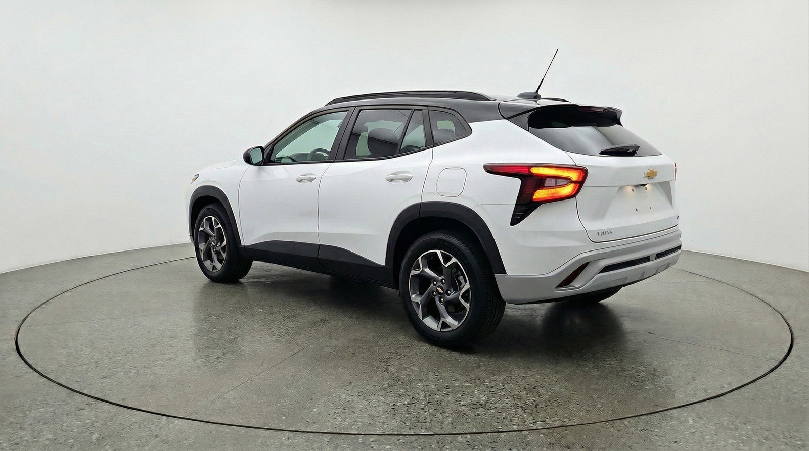 Used 2025 Chevrolet Trax LT image 6