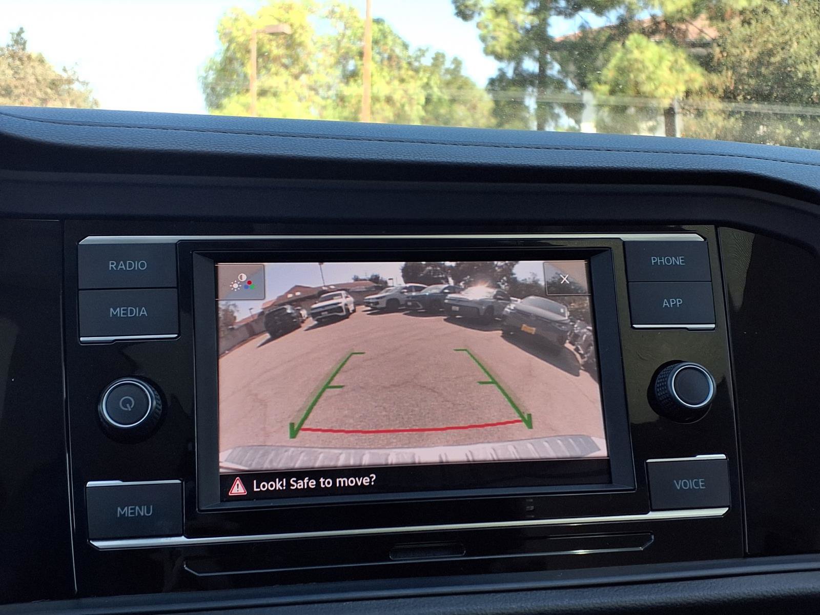 Used 2023 Volkswagen Jetta SE w/ Panoramic Sunroof Package FWD image 10
