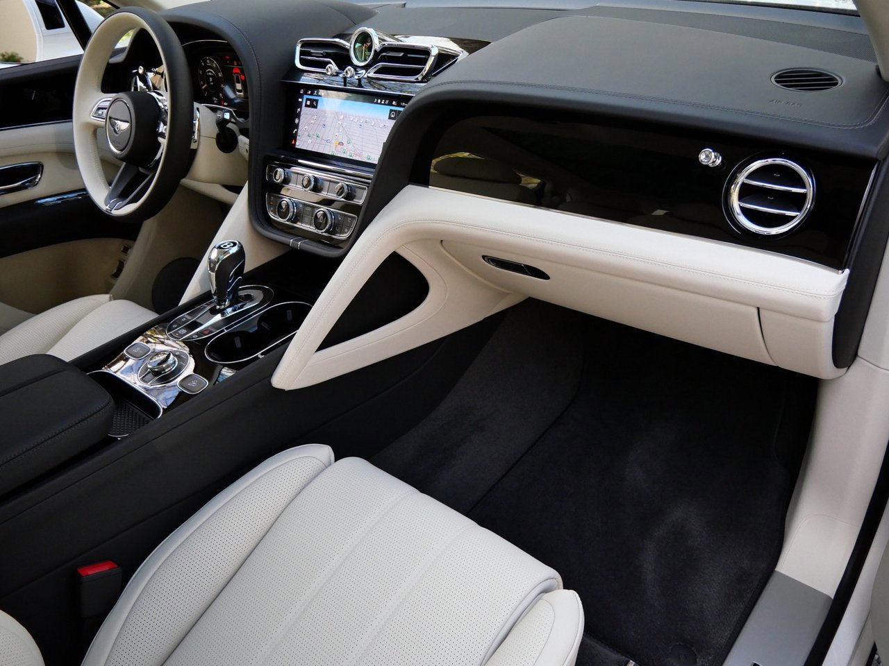 Used 2024 Bentley Bentayga Extended Wheelbase image 22