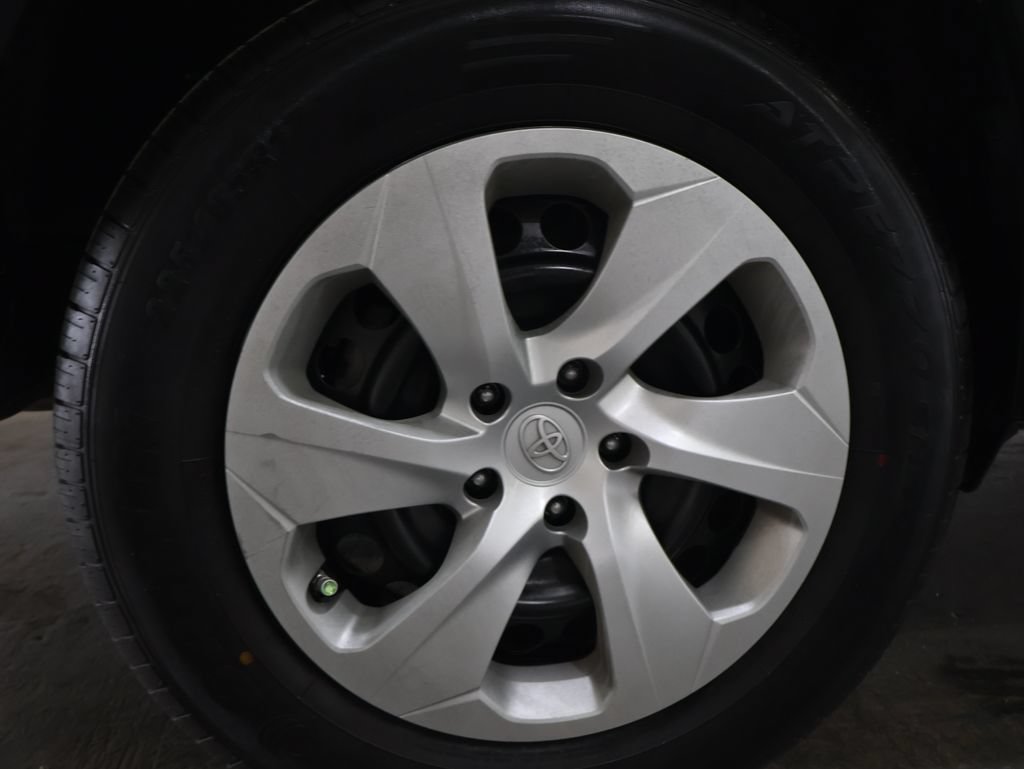 Used 2020 Toyota RAV4 LE FWD image 33