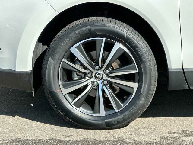 Used 2024 Toyota Venza LE AWD/4WD image 34