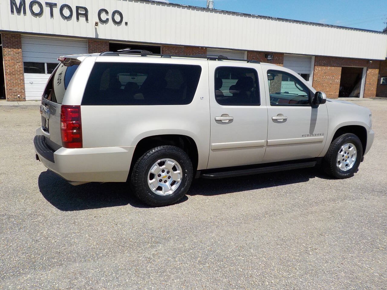 Used 2009 Chevrolet Suburban LT w/ Luxury Package RWD image 5