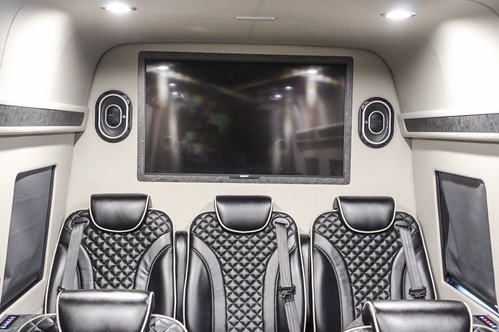 Used 2017 Mercedes-Benz Sprinter 3500 image 18