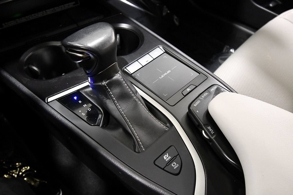 Used 2022 Lexus UX 250h w/ Premium Package AWD/4WD image 27