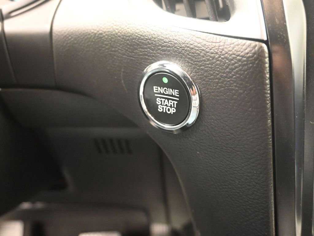 Used 2024 Ford Edge Titanium image 24