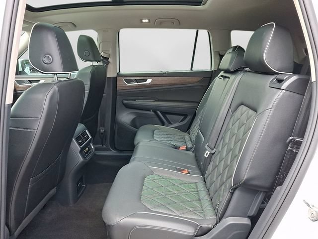 Used 2024 Volkswagen Atlas SEL Premium R-Line AWD/4WD image 12