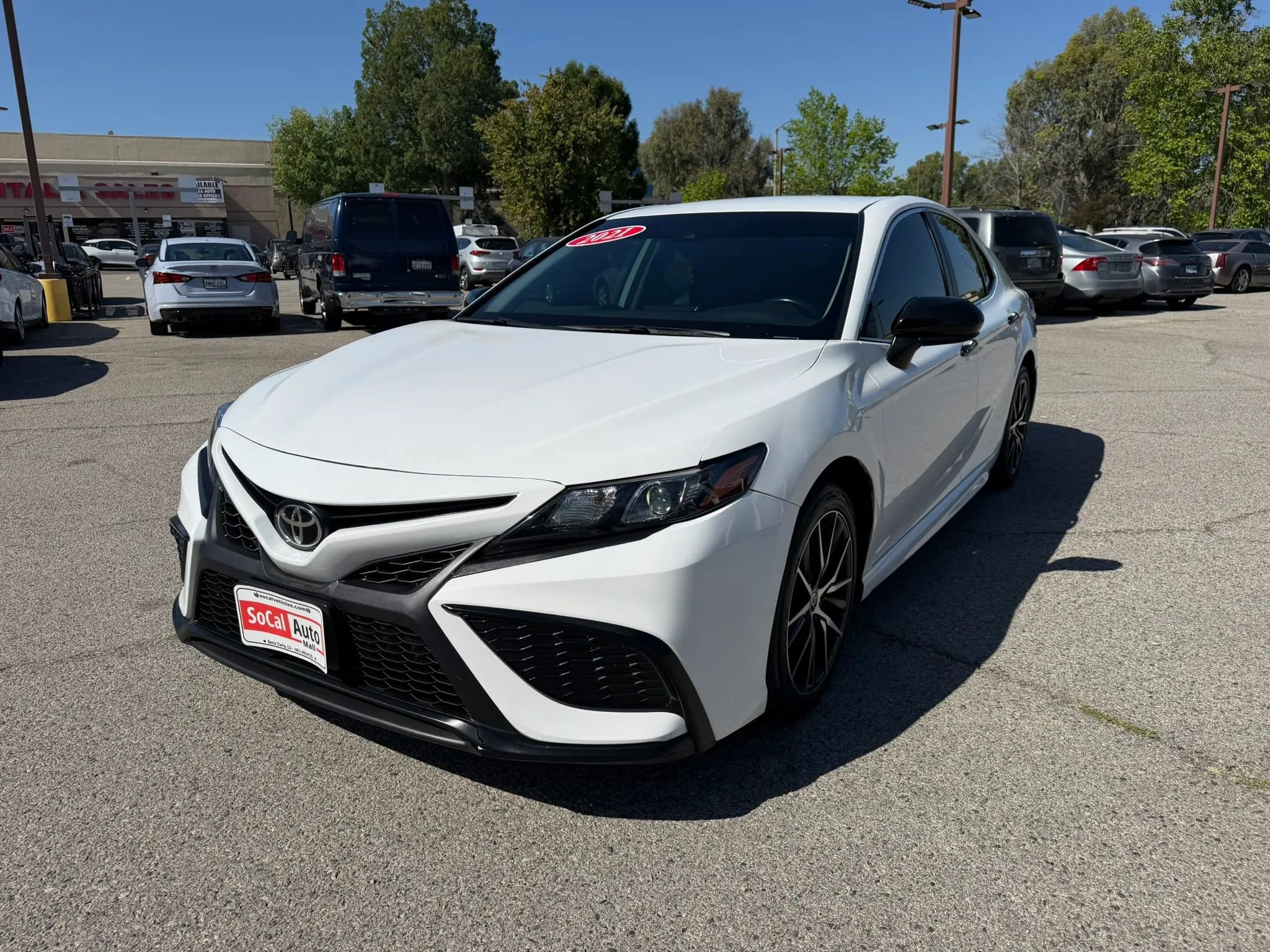 Used 2021 Toyota Camry SE FWD image 7