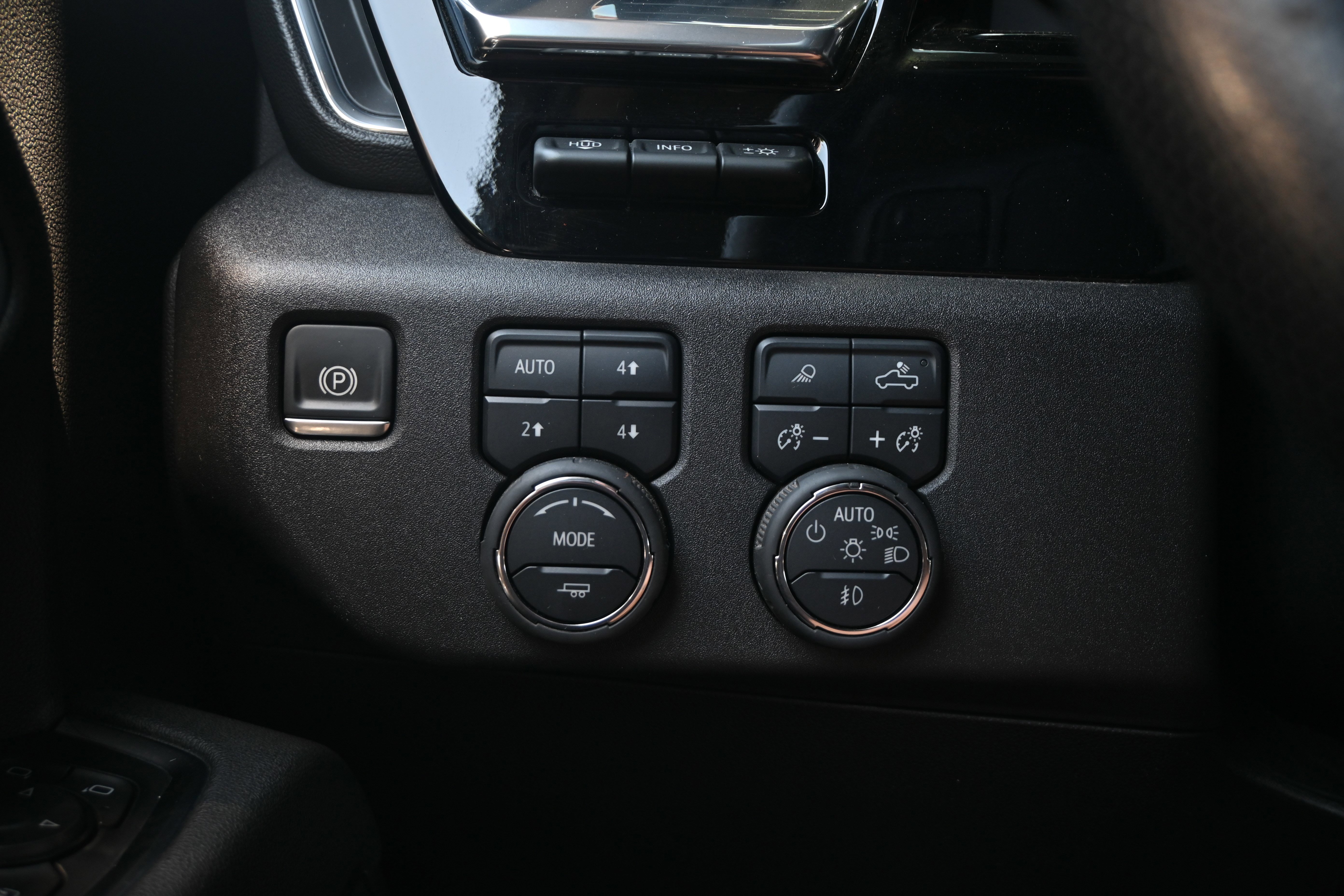 Used 2025 Chevrolet Silverado 2500 LTZ w/ LTZ Plus Package AWD/4WD image 29
