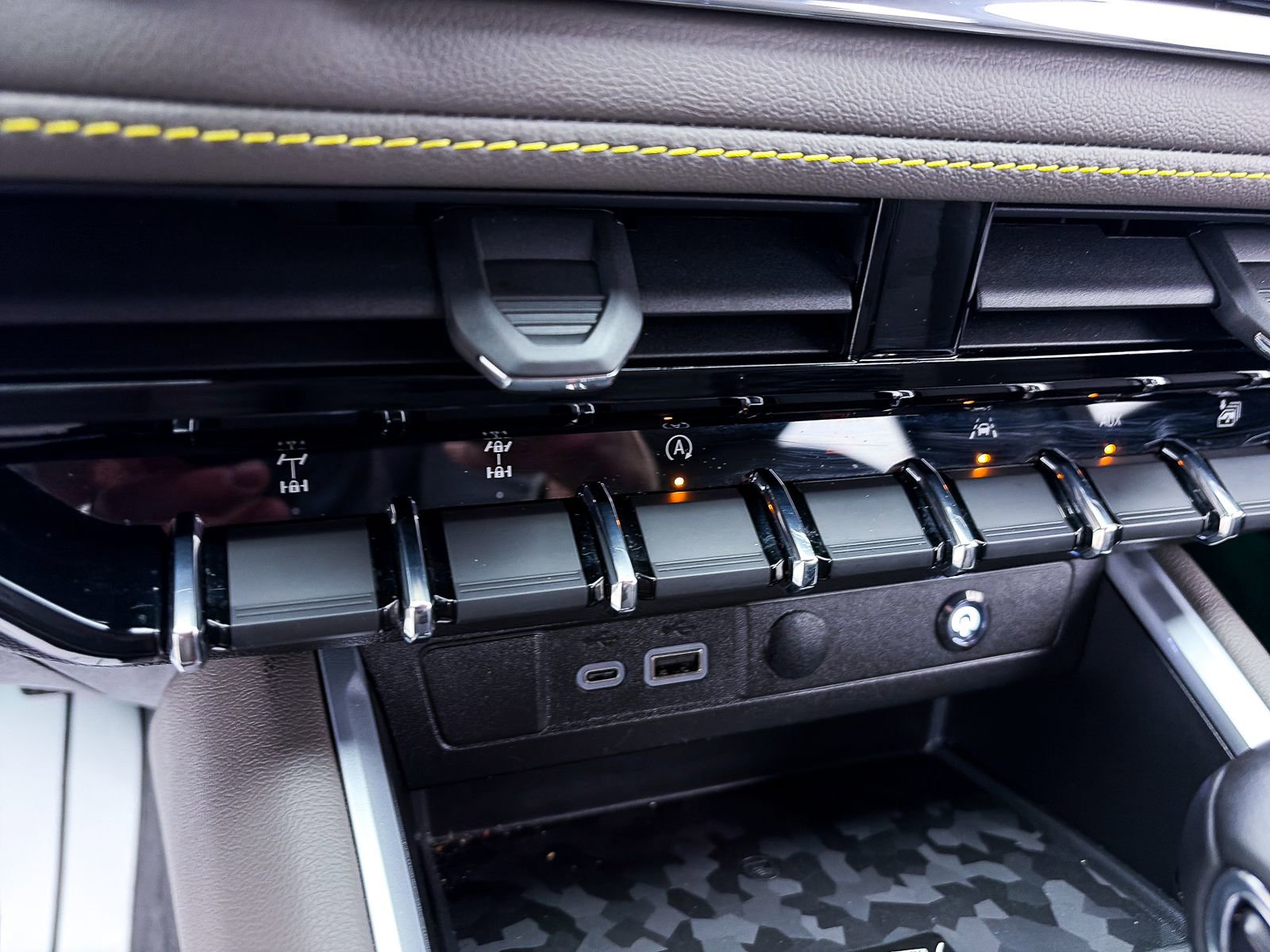 Used 2023 Chevrolet Colorado ZR2 w/ ZR2 Convenience Package III image 29