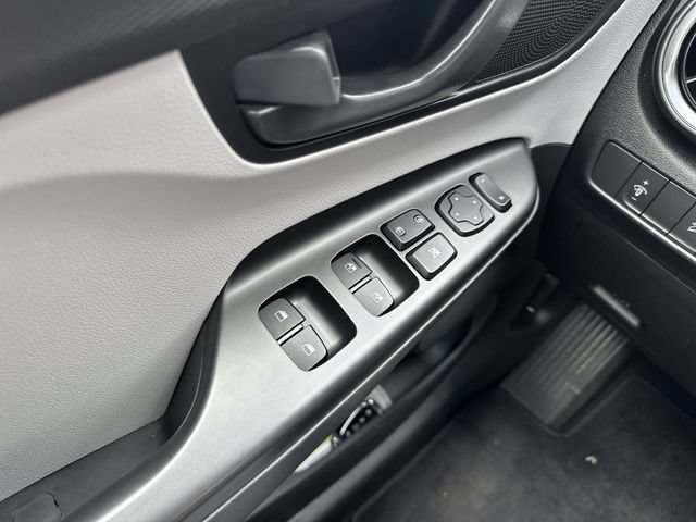 Used 2023 Hyundai Kona SEL AWD/4WD image 14