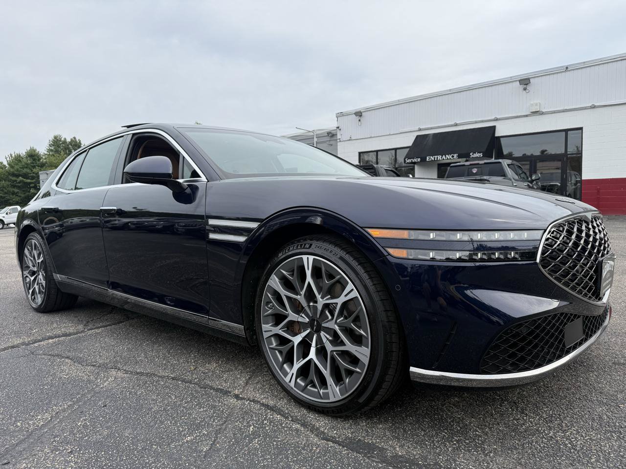 Used 2025 Genesis G90 3.5T AWD/4WD image 17