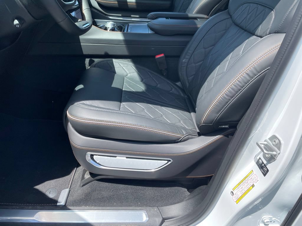 New 2026 Jeep Grand Wagoneer Summit AWD/4WD image 12