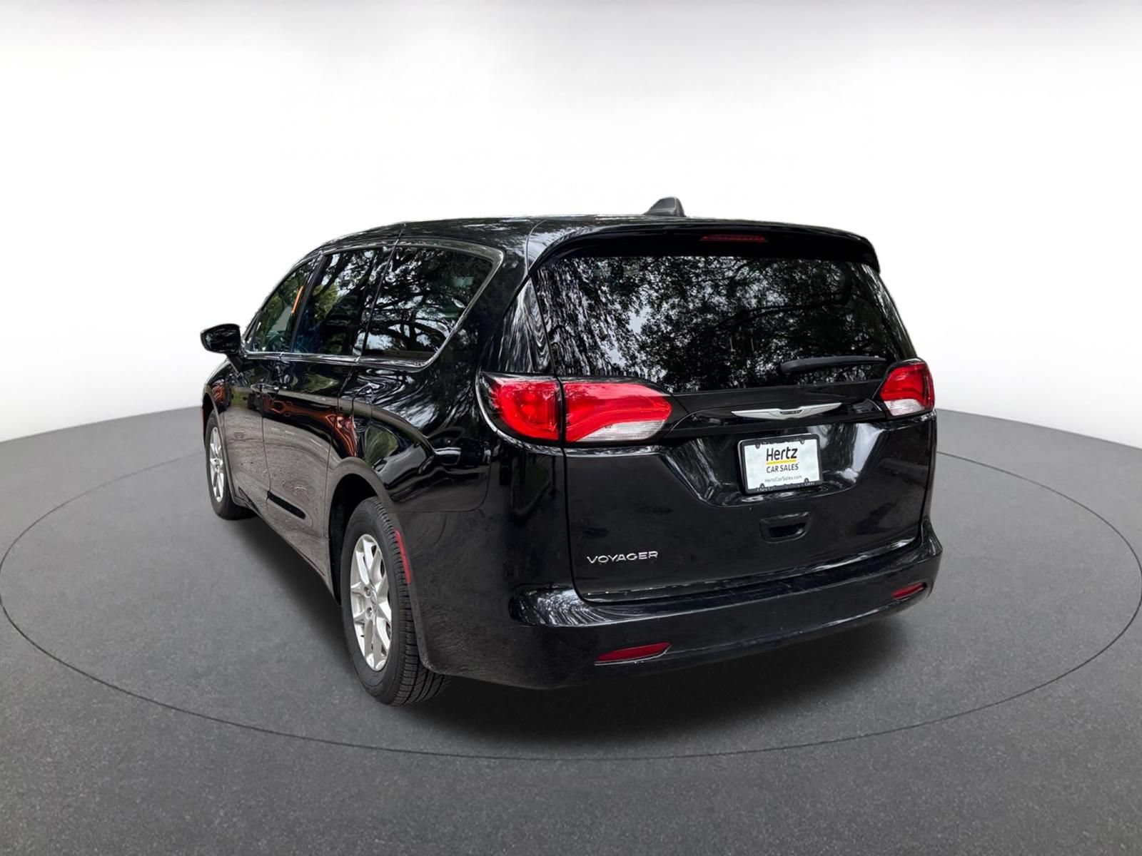 Used 2024 Chrysler Voyager LX FWD image 6