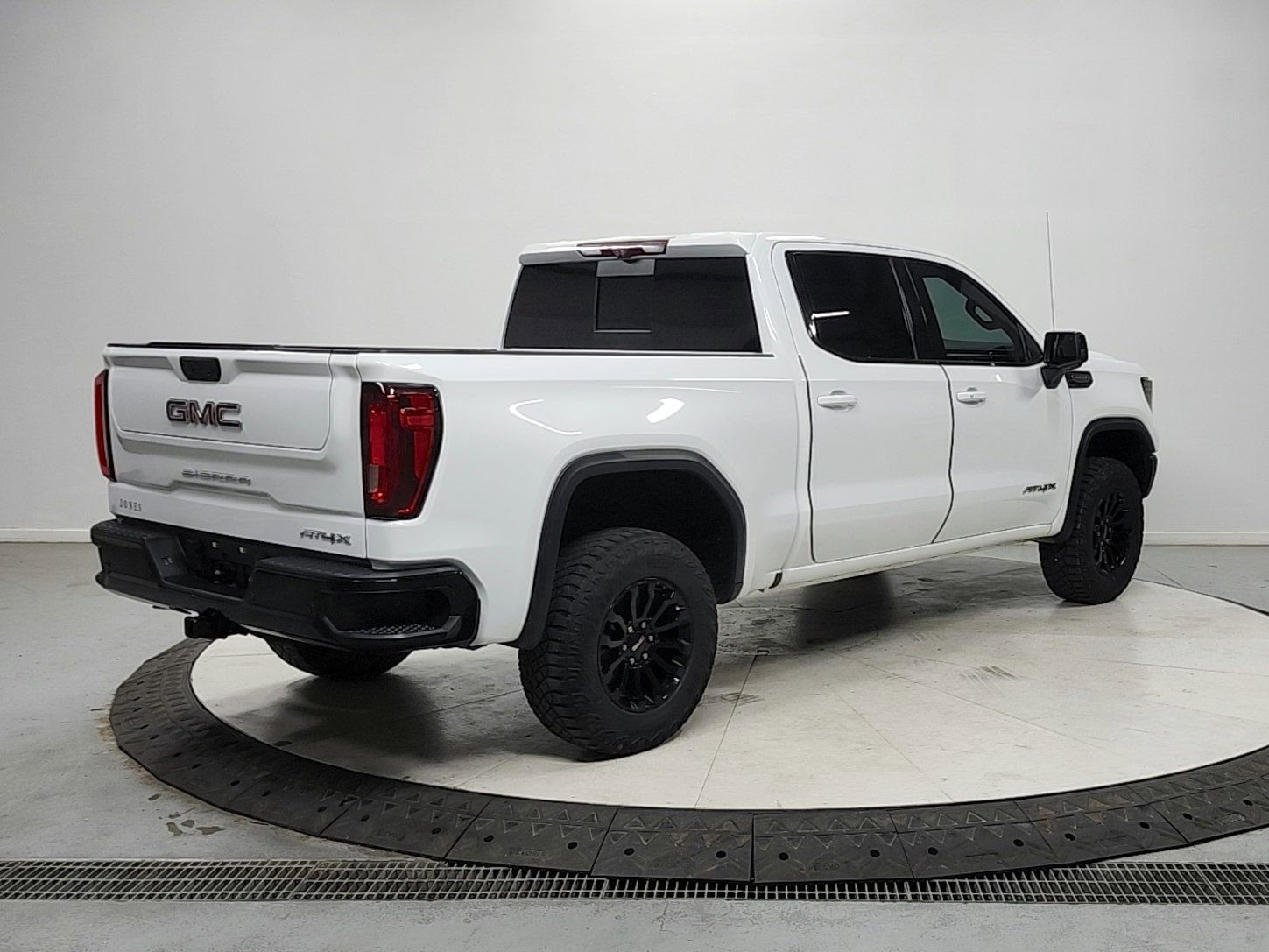 Used 2023 GMC Sierra 1500 AT4X image 7