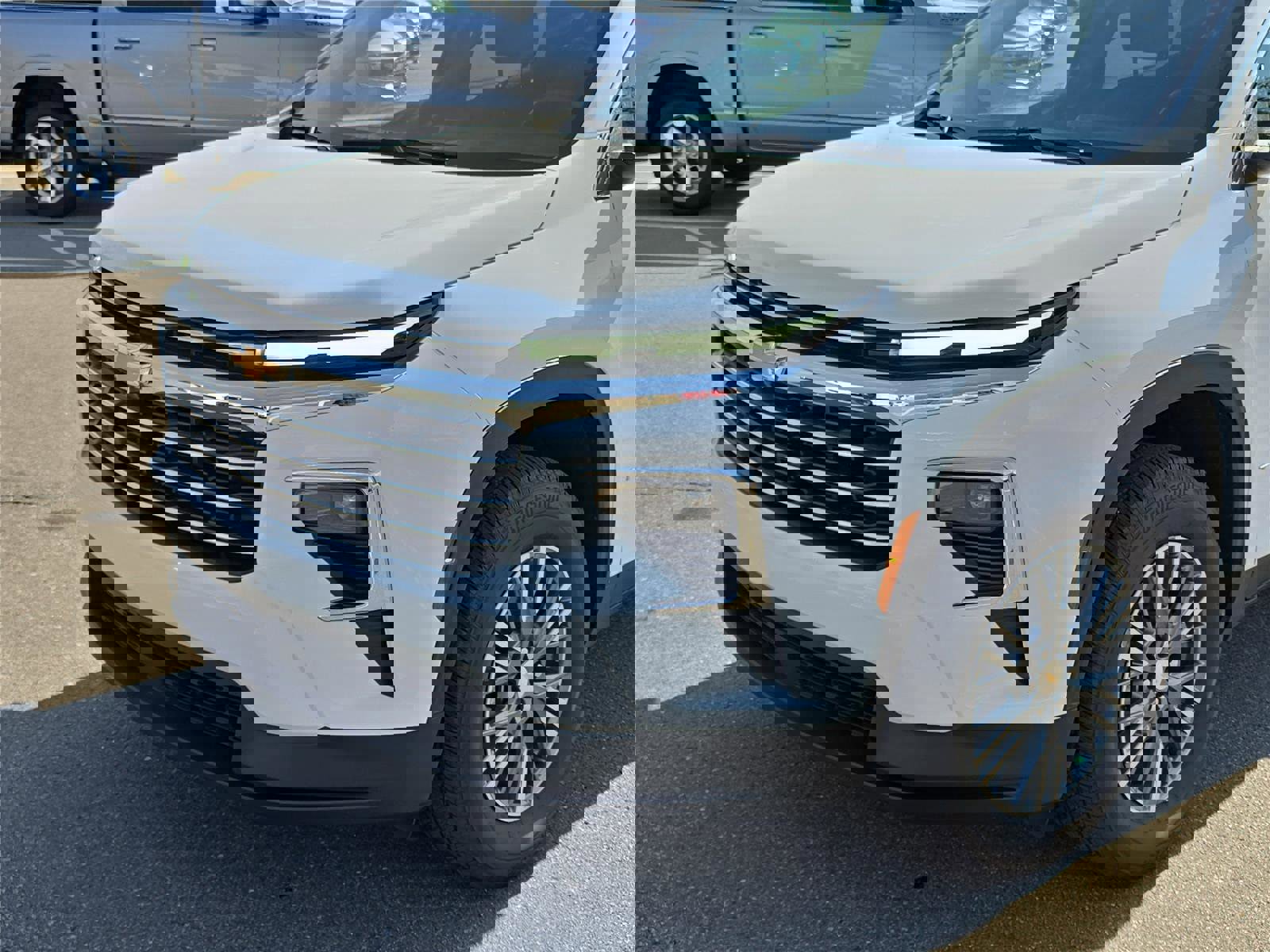 Used 2025 Chevrolet Traverse LT image 7