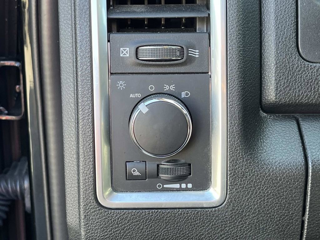 Used 2024 RAM 1500 Classic SLT image 27