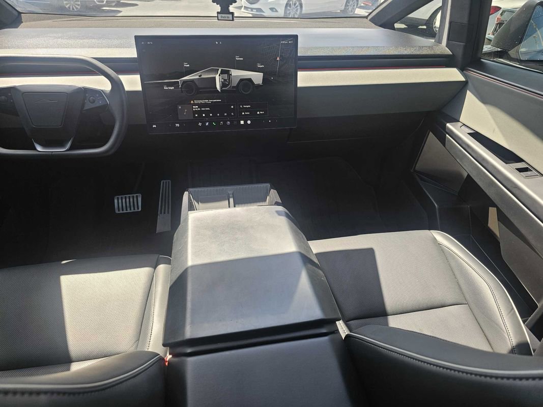 Used 2025 Tesla Cybertruck AWD Crew Cab image 17