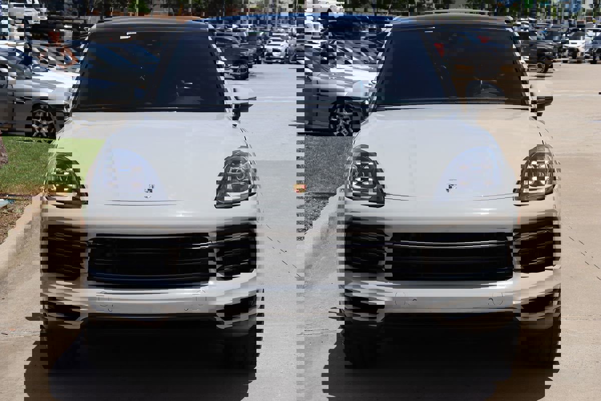 Used 2022 Porsche Cayenne Platinum Edition image 3